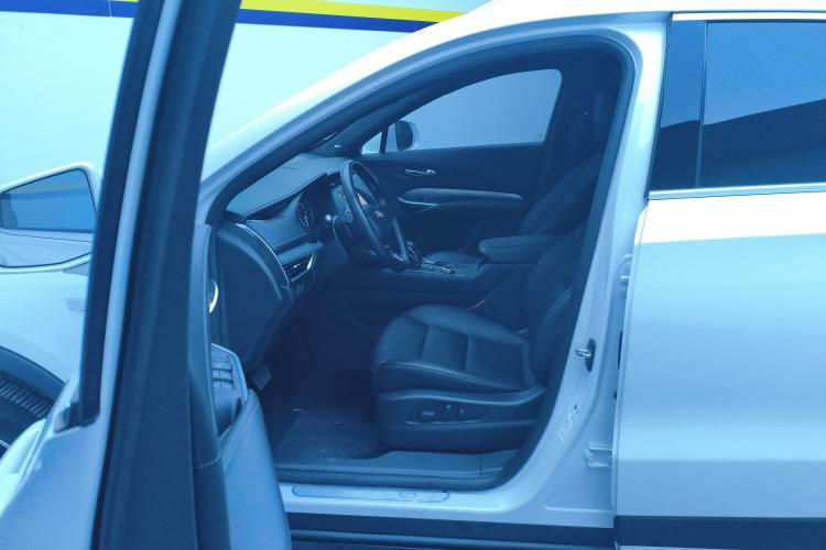 凯迪拉克XT4 2018款 28T 两驱领先型中控内饰19