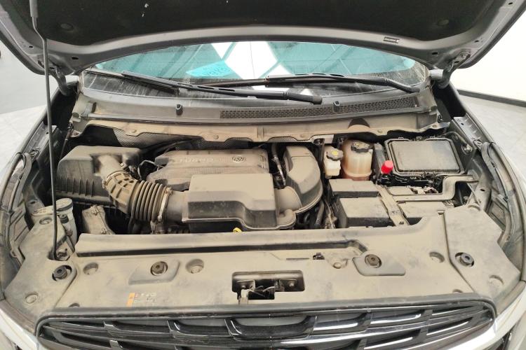 别克GL8 2022款 陆上公务舱 652T 豪华型机舱底盘24