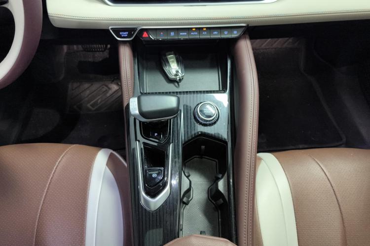 吉利汽车 星越L 2021款 2.0TD DCT EVO两驱尊贵型中控内饰18