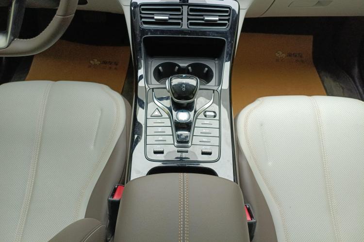 比亚迪 秦PLUS 2024款 荣耀版 DM-i 55KM领先型中控内饰18