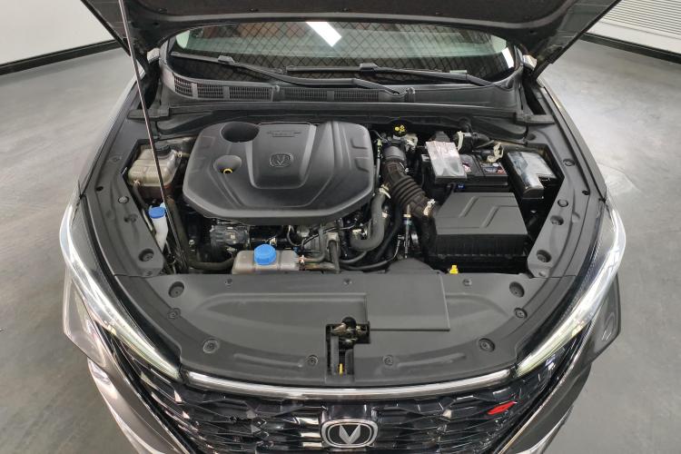 长安 逸动 2021款 PLUS 蓝鲸NE 1.4T GDI DCT尊贵型机舱底盘24
