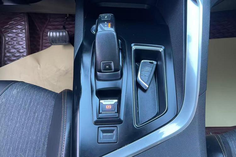 标致5008 2017款 350THP 5座精英版中控内饰18