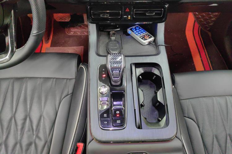 广汽传祺 传祺GS8 2022款 双擎系列 2.0TM 两驱尊贵版 （七座）中控内饰18