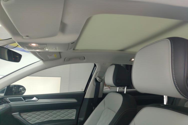 大众 迈腾 2023款 200万辆纪念版 330TSI DSG领先型中控内饰22