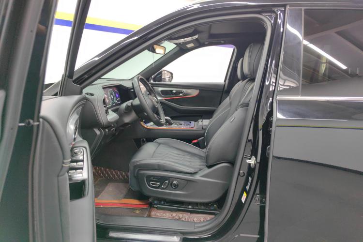 广汽传祺 传祺GS8 2022款 双擎系列 2.0TM 两驱尊贵版 （七座）中控内饰19