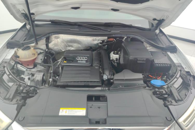 奥迪Q3 2018款 30周年年型 30 TFSI 时尚型机舱底盘24