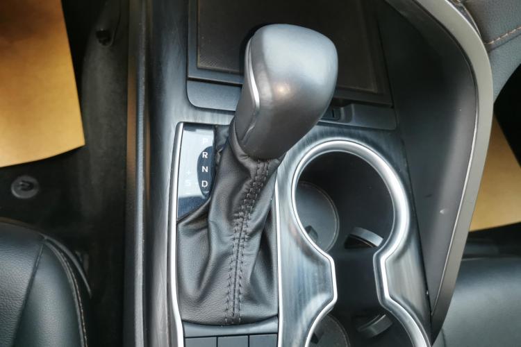 丰田 凯美瑞 2023款 双擎 2.5HGVP 领先版中控内饰18