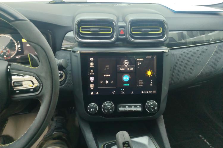 领克03 2019款 03+ 2.0TD 自动驭风版中控内饰16