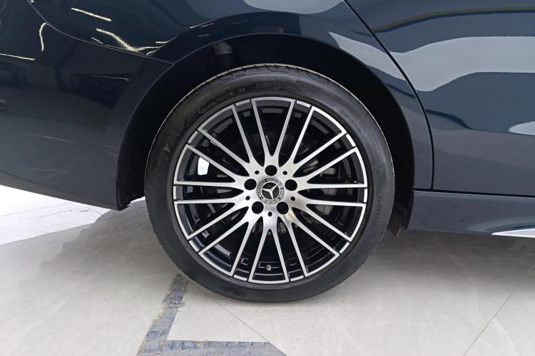 奔驰C级 2024款 改款 C 260 L 运动版车身外观10