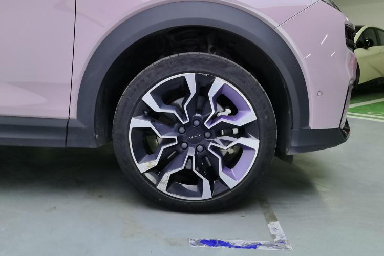 领克06 2021款 1.5T Shero粉色特别版车身外观10