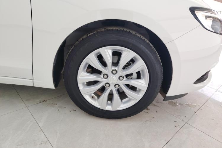 别克 英朗 2021款 改款 典范 1.5L 自动精英型车身外观10