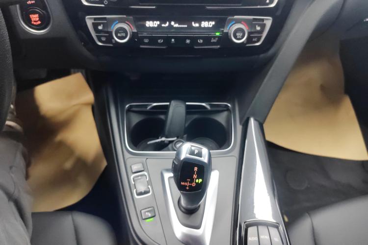 宝马3系 2017款 320Li 时尚型中控内饰18