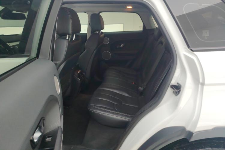 路虎 揽胜极光(进口) 2014款 2.0T 5门耀动版中控内饰21