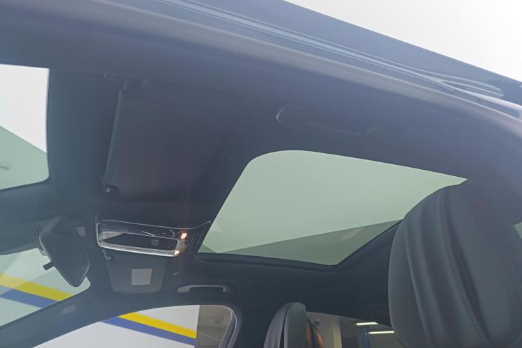 奔驰C级 2024款 改款 C 260 L 运动版中控内饰22