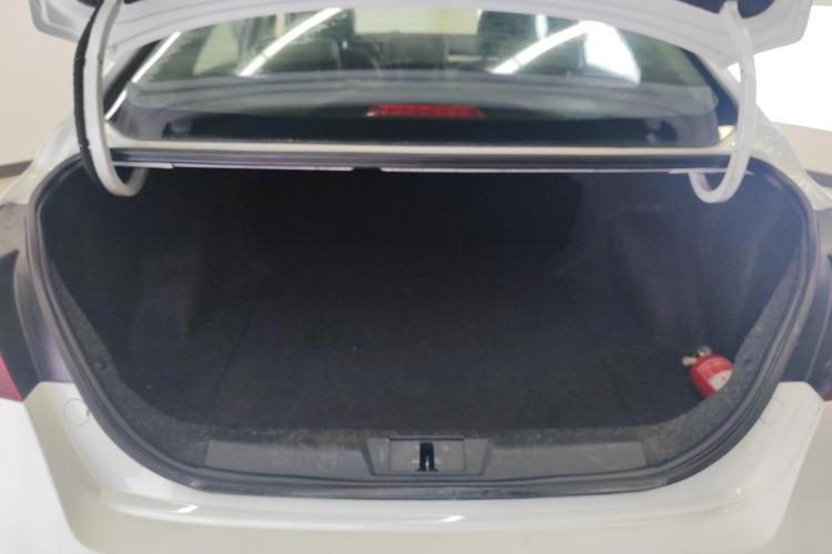 吉利汽车 帝豪 2019款 领军版 1.5L CVT向上互联型 国VI机舱底盘23