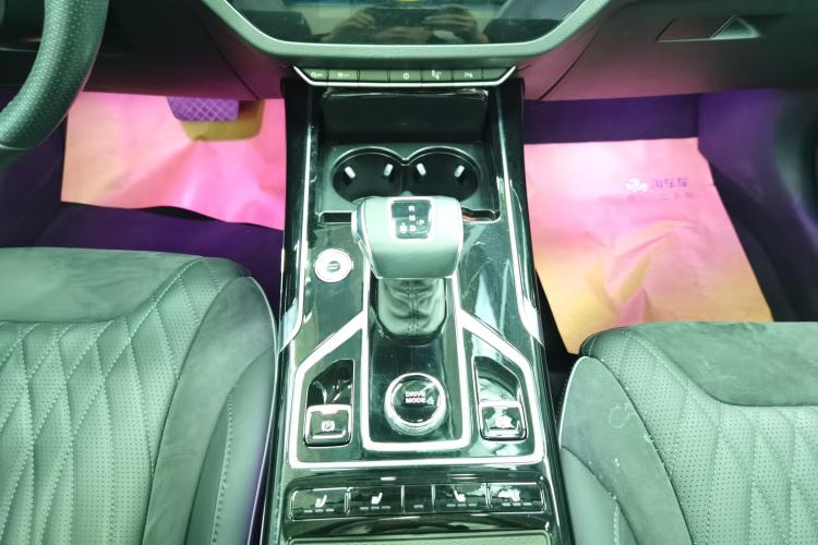 红旗HS5 2022款 改款 2.0T 智联旗享版中控内饰18