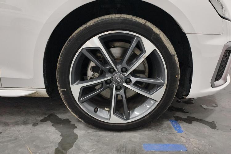 奥迪A4L 2020款 40 TFSI 时尚动感型车身外观10