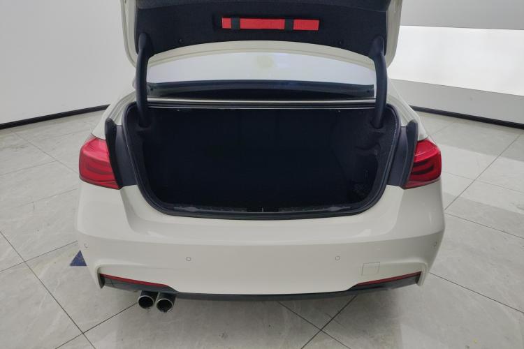 宝马3系 2017款 320i M运动型机舱底盘23