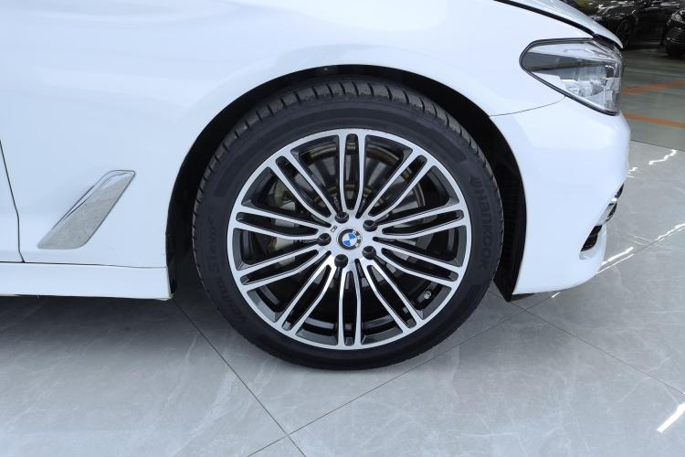 宝马5系新能源 2020款 里程升级版 530Le 豪华套装车身外观10