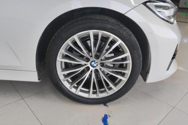 宝马3系 2020款 320i 运动套装车身外观10