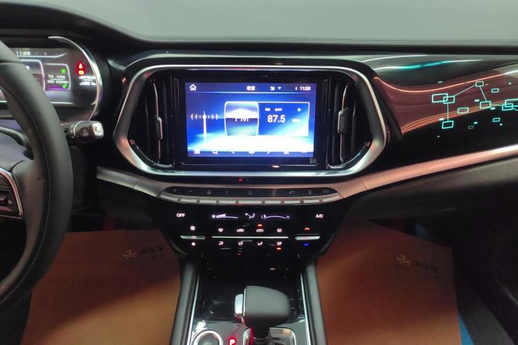 捷途X90 2019款 1.6T DCT耀旅版 7座 国VI中控内饰16