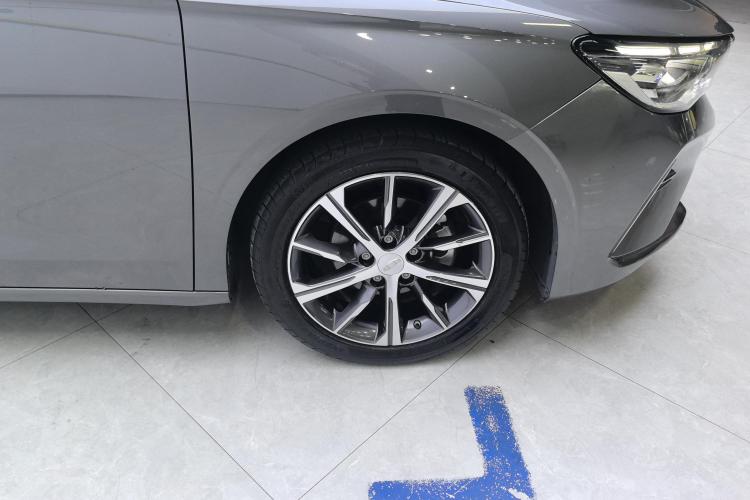 吉利汽车 帝豪 2023款 第4代冠军版 1.5L CVT尊贵型车身外观10