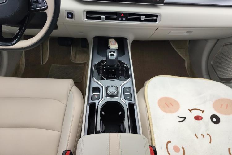 吉利汽车 吉利icon 2023款 1.5TD 巧克力醇巧版中控内饰18