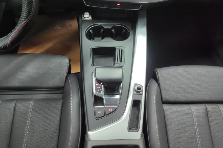 奥迪A4L 2020款 40 TFSI 时尚动感型中控内饰18