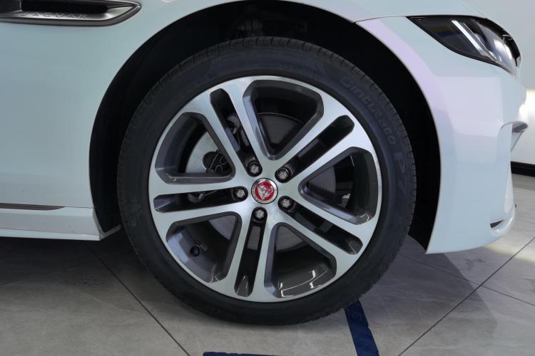 捷豹XEL 2022款 2.0T 250PS R-DYNAMIC S进取运动版车身外观10