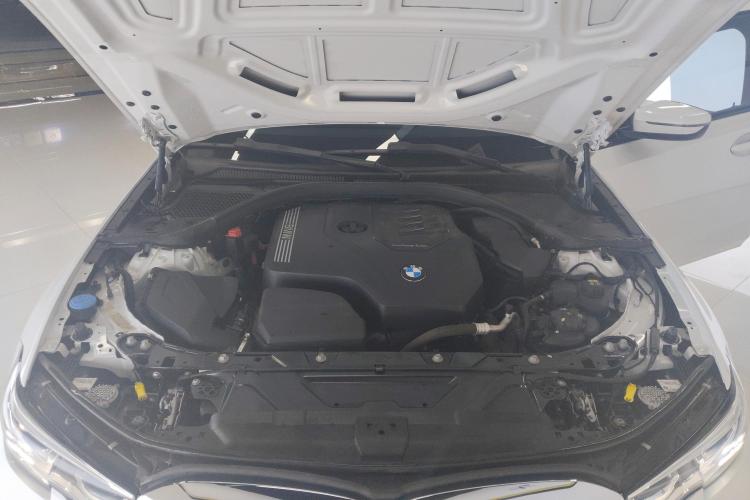 宝马3系 2020款 320i 运动套装机舱底盘24