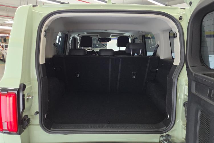 坦克300 2021款 城市版 2.0T 很有型机舱底盘23