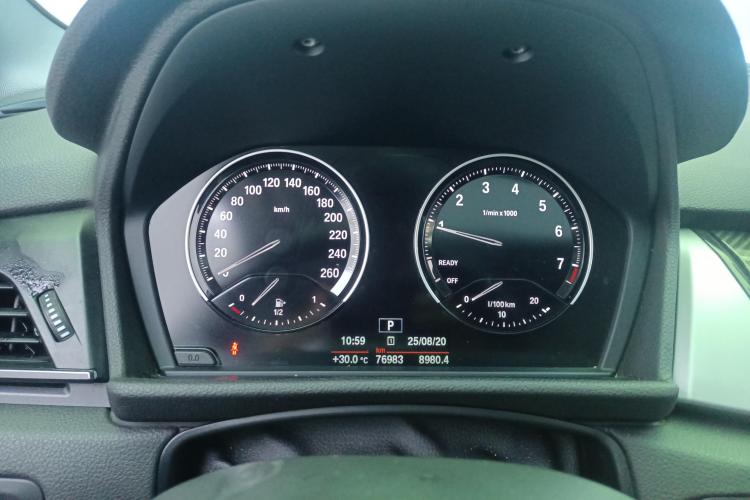 宝马2系多功能旅行车 2018款 220i 领先型中控内饰14