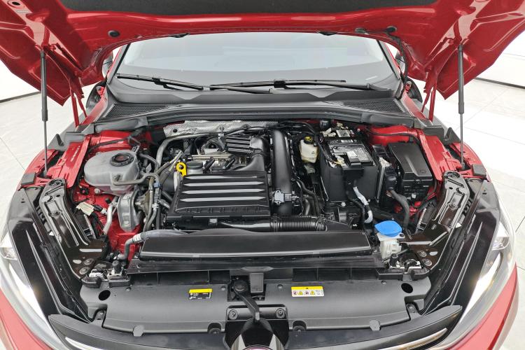 大众 2023款 凌渡L 280TSI DSG炫辣版机舱底盘24