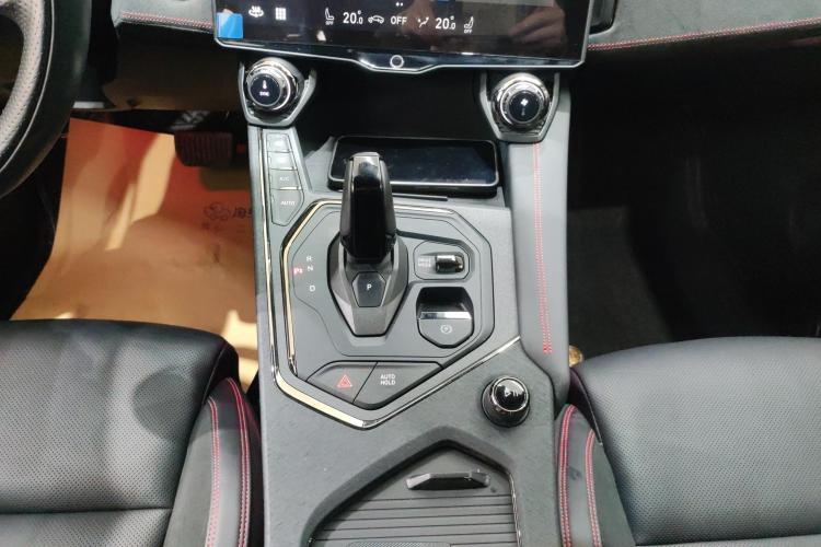 领克05 2022款 2.0TD 四驱劲Halo中控内饰18