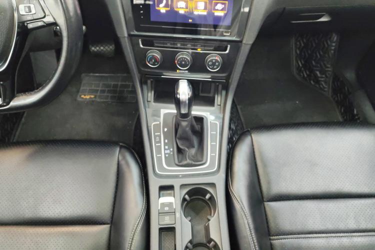 大众 高尔夫 2020款 200TSI DSG舒适进取版中控内饰18