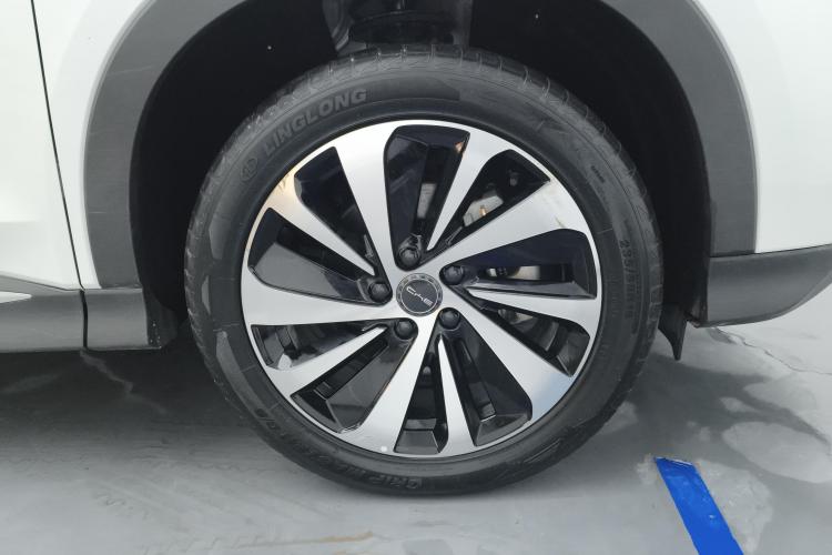 比亚迪 宋PLUS新能源 2023款 冠军版 EV 520KM 旗舰型车身外观10