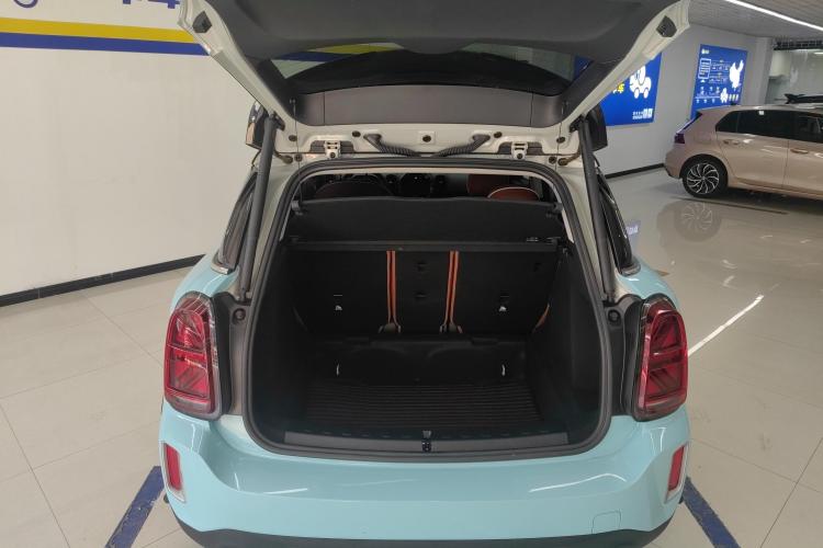 MINI Countryman 2022款 改款 2.0T COOPER S机舱底盘23