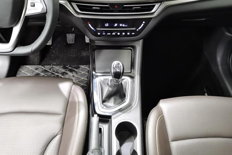 长安CS35PLUS 2019款 1.6L 手动畅联版中控内饰18