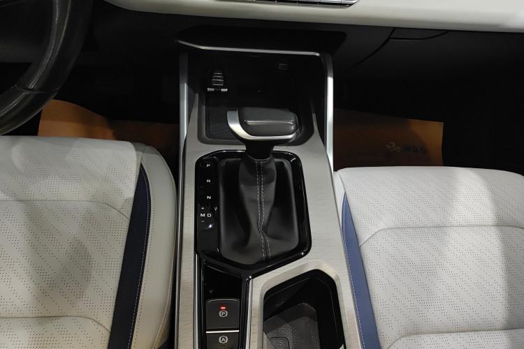 吉利汽车 帝豪 2022款 第4代 1.5L CVT旗舰型中控内饰18