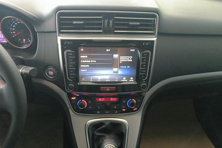 哈弗H6 2017款 蓝标 运动版 1.5T 手动两驱精英型中控内饰16