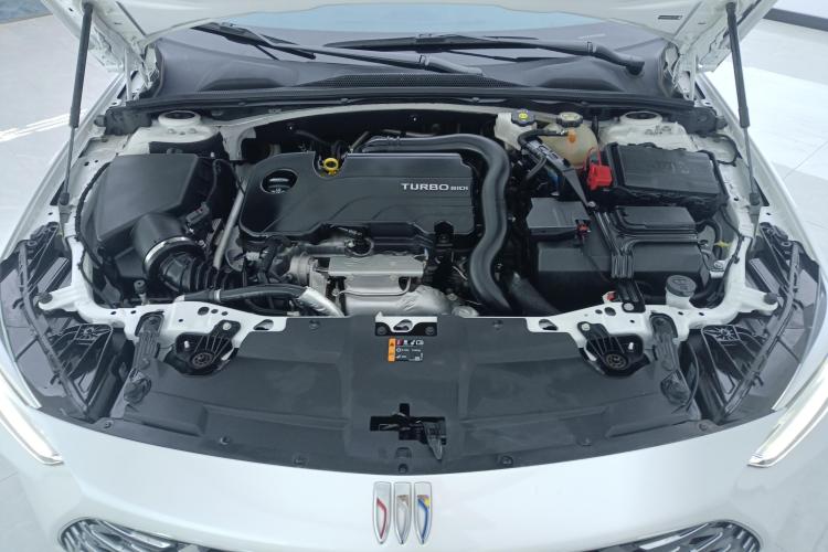 别克 君威 2024款 25T 超享版机舱底盘24