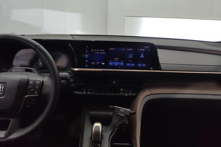 丰田 皇冠(进口) 2023款 2.5L SportCross HEV两驱尊贵版中控内饰16