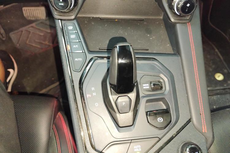 领克05 2022款 2.0TD 四驱劲Halo中控内饰18