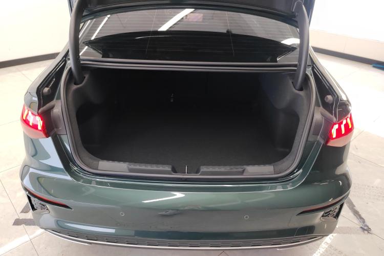 奥迪A3 2024款 A3L Limousine 35 TFSI 时尚运动型机舱底盘23