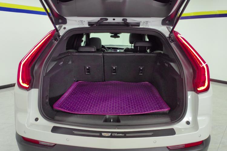 凯迪拉克XT4 2022款 28T 两驱风尚型机舱底盘23