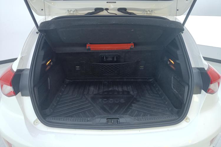 福特 福克斯 2021款 两厢 EcoBoost 180 自动ST Line机舱底盘23