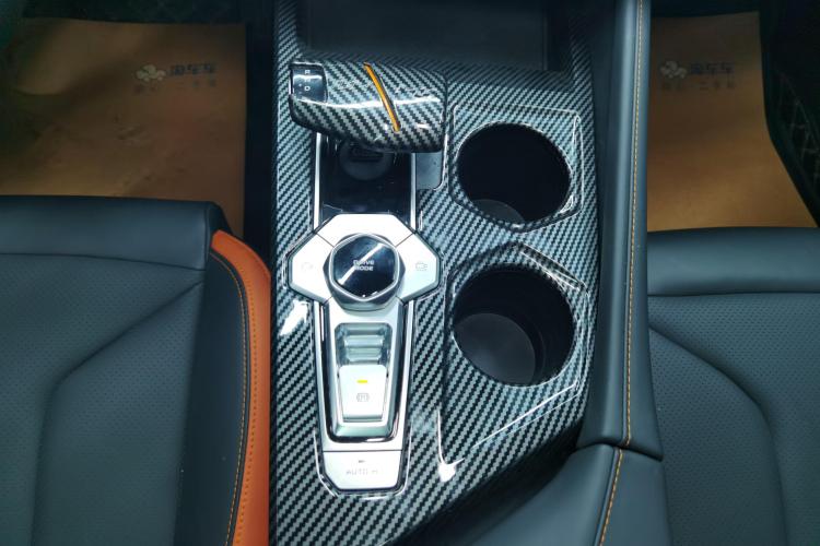 长安UNI-V 2023款 1.5T 尊享型中控内饰18