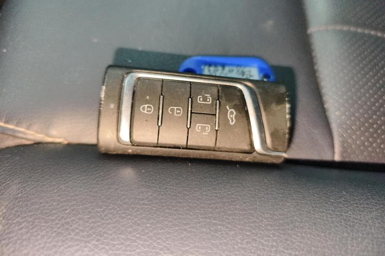 广汽传祺 传祺M8 2019款 320T 至尊版中控内饰11