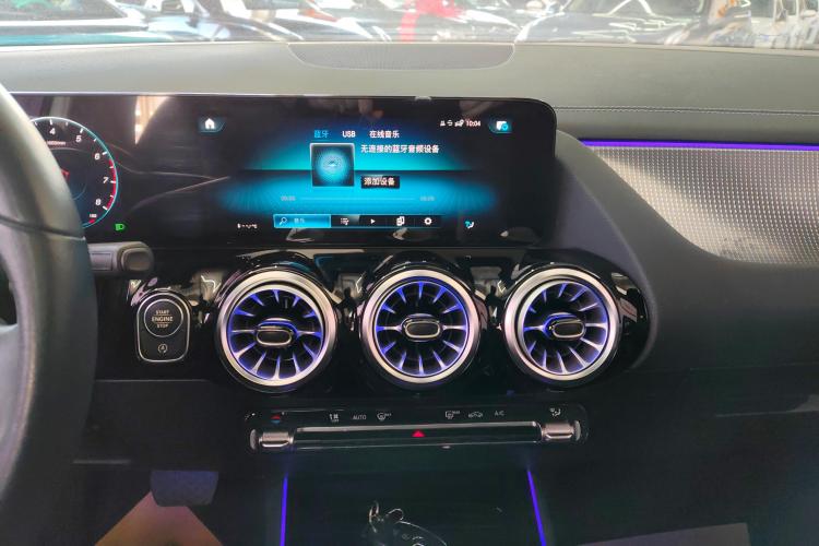 奔驰GLA 2023款 GLA 220中控内饰16