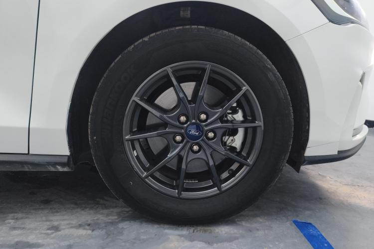 福特 福克斯 2022款 两厢 EcoBoost 180 自动竞速版车身外观10